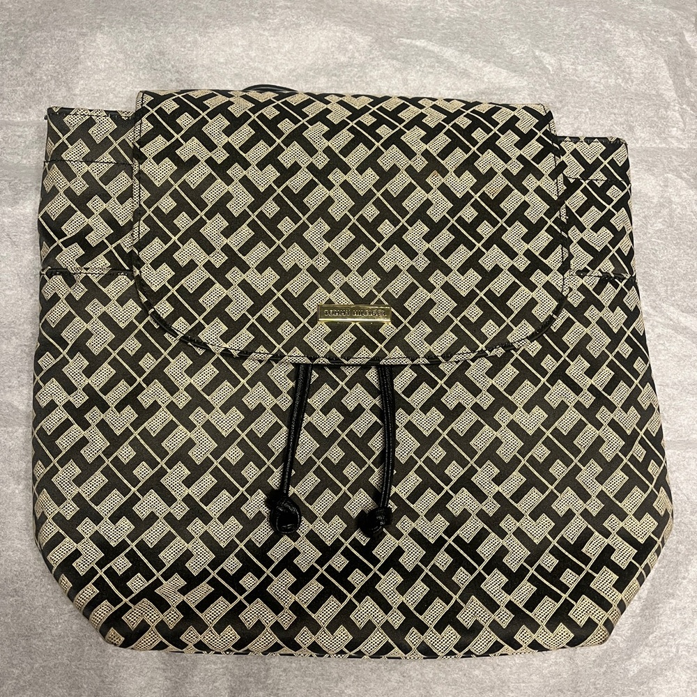 Tommy Hilfiger Stylish Black and Cream Backpack